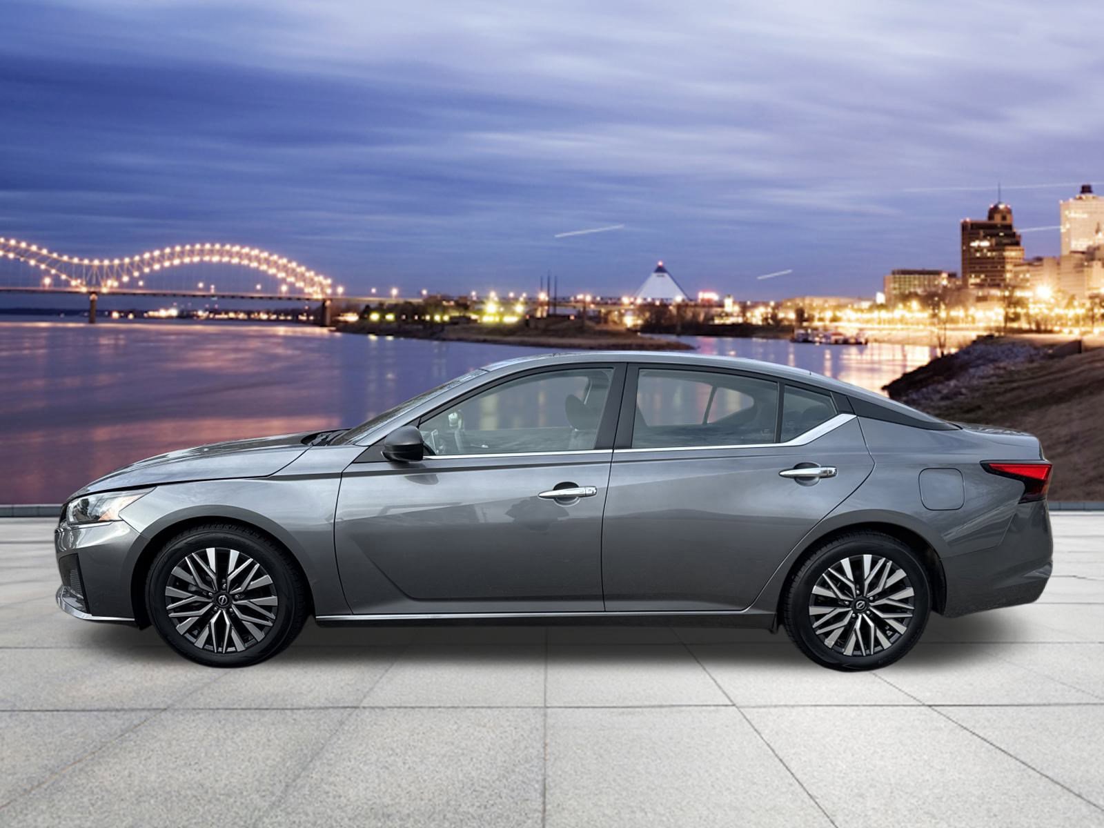 Used 2024 Nissan Altima 2.5 SV image 2