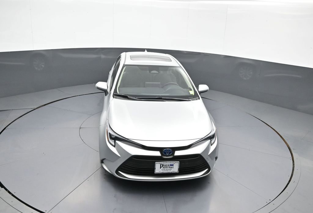 Certified 2025 Toyota Corolla XLE image 34