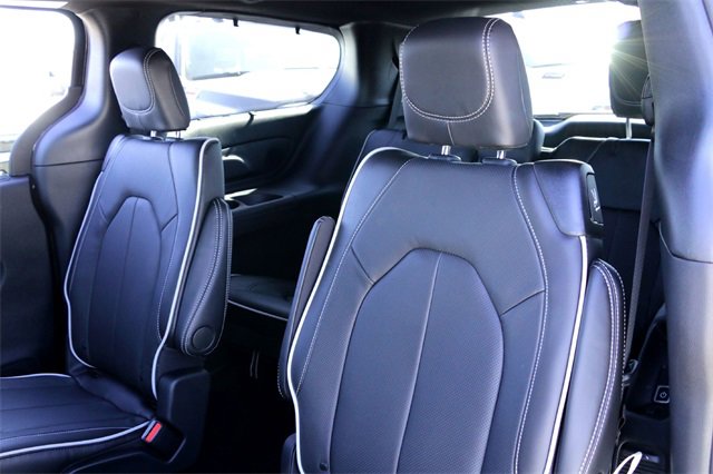 New 2026 Chrysler Pacifica Limited image 21