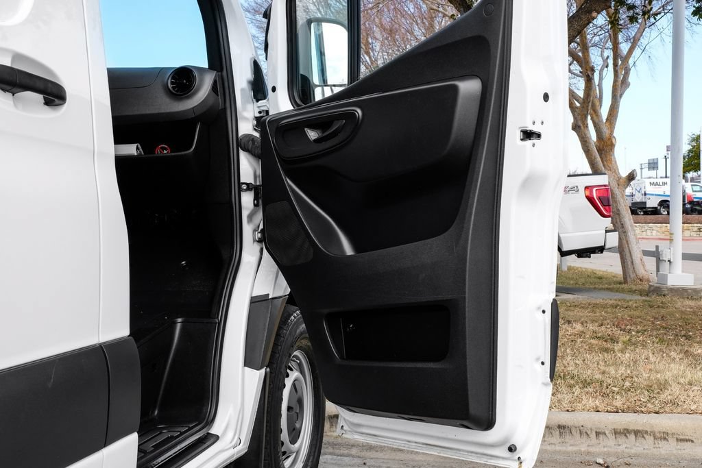 Used 2024 Mercedes-Benz Sprinter 2500 image 37