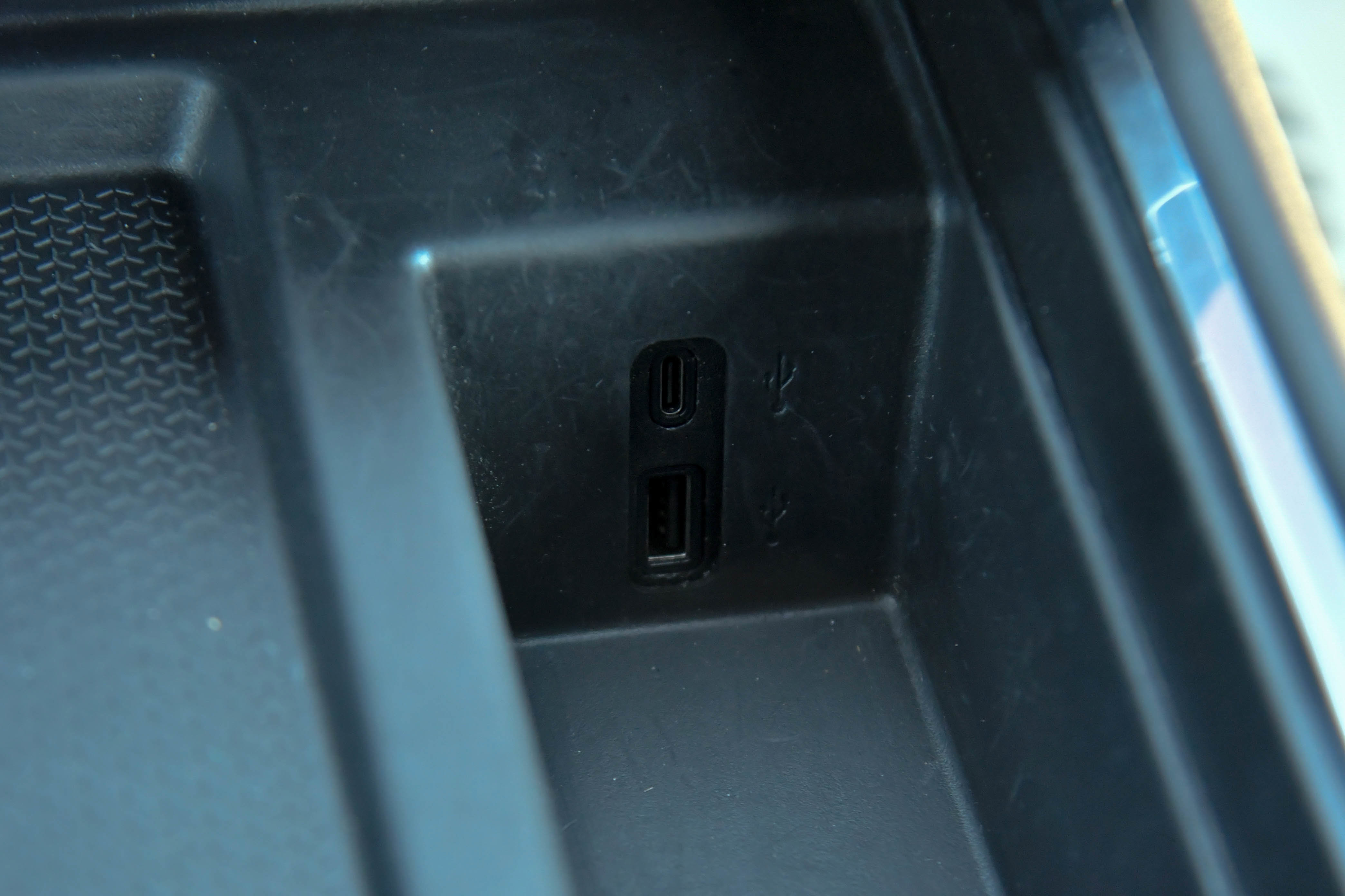 Used 2024 GMC Acadia Elevation image 32