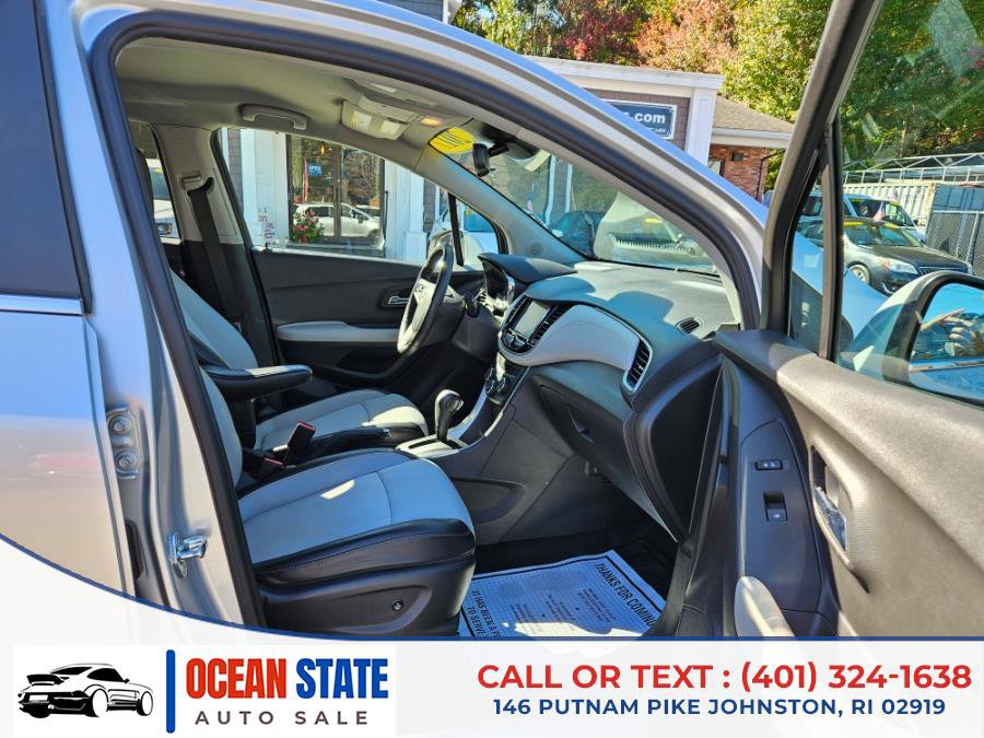 Used 2017 Chevrolet Trax LT w/ LT Convenience Package image 12