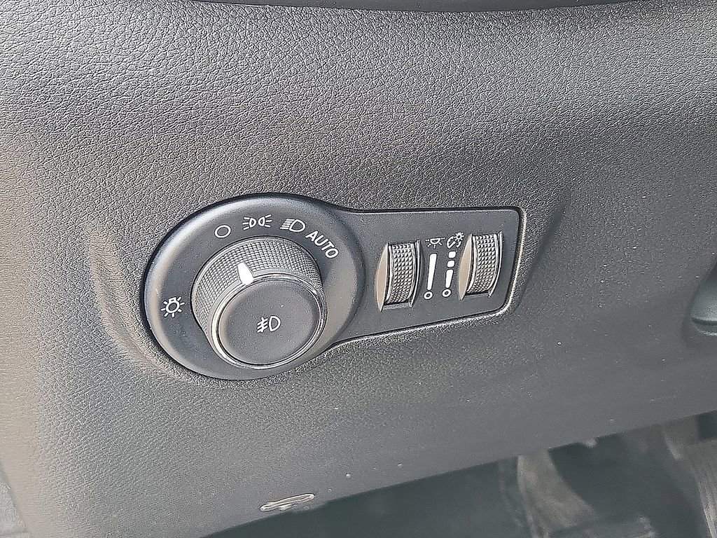 Used 2025 Jeep Compass Limited AWD/4WD image 25