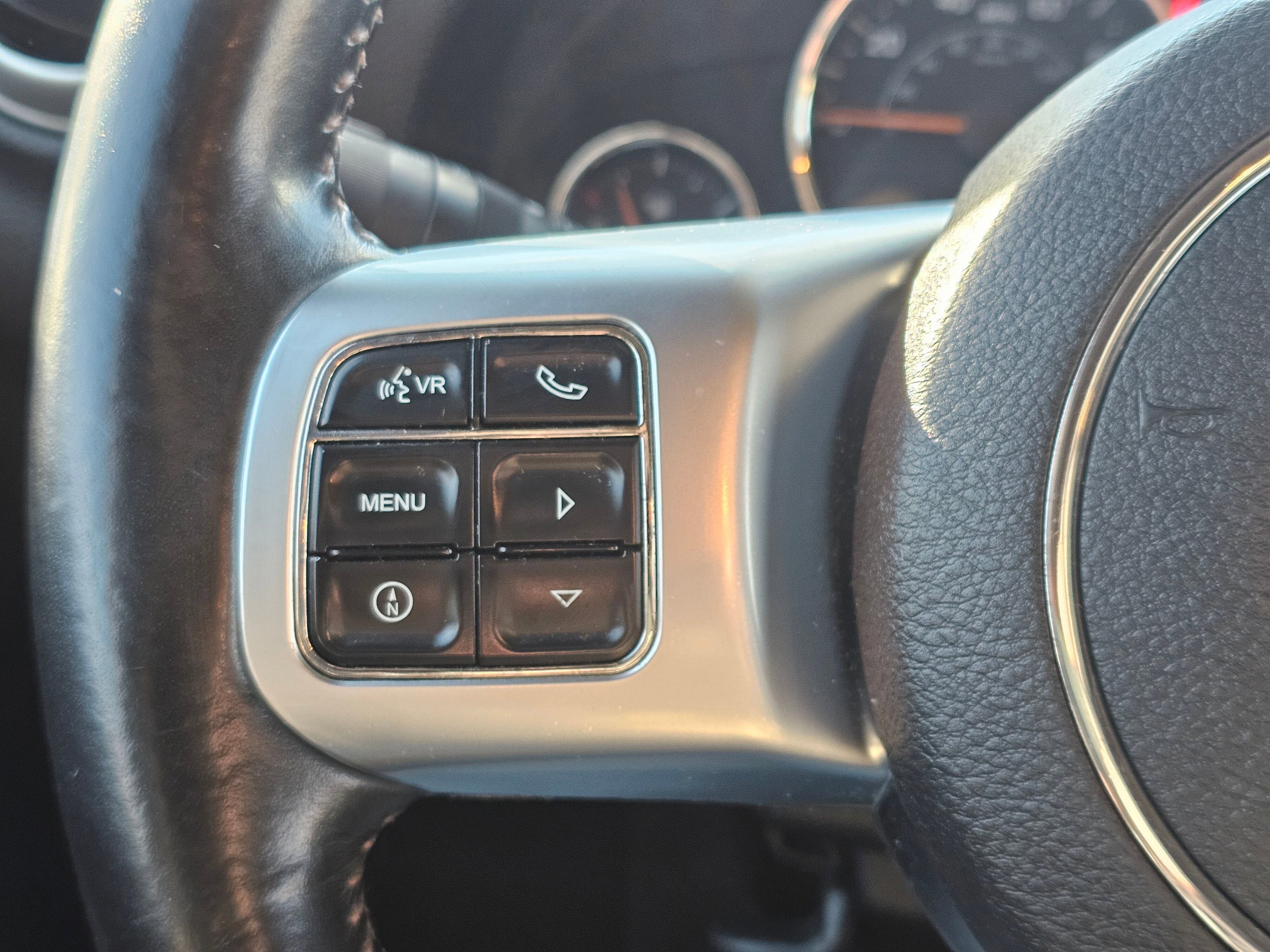 Used 2011 Jeep Wrangler Sahara w/ Dual Top Group AWD/4WD image 27