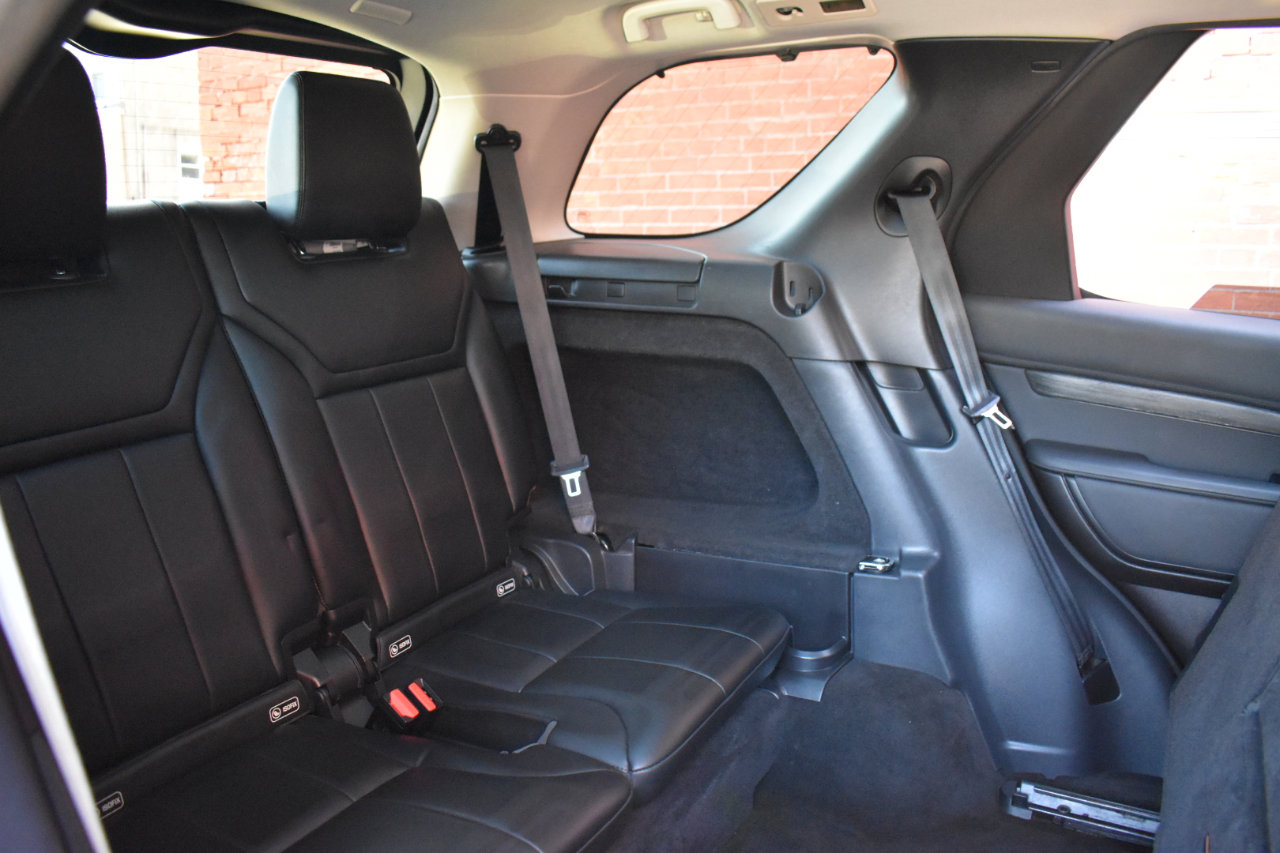 Used 2017 Land Rover Discovery HSE image 18