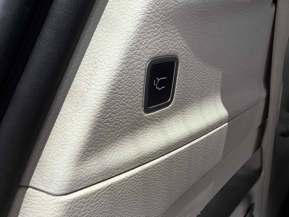 Used 2017 Chrysler Pacifica Touring-L w/ Tire & Wheel Group FWD image 23