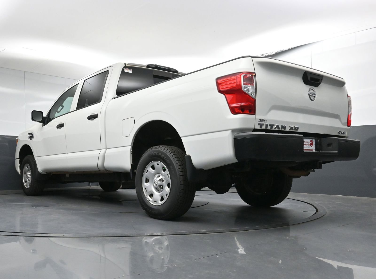 Used 2022 Nissan Titan S image 28