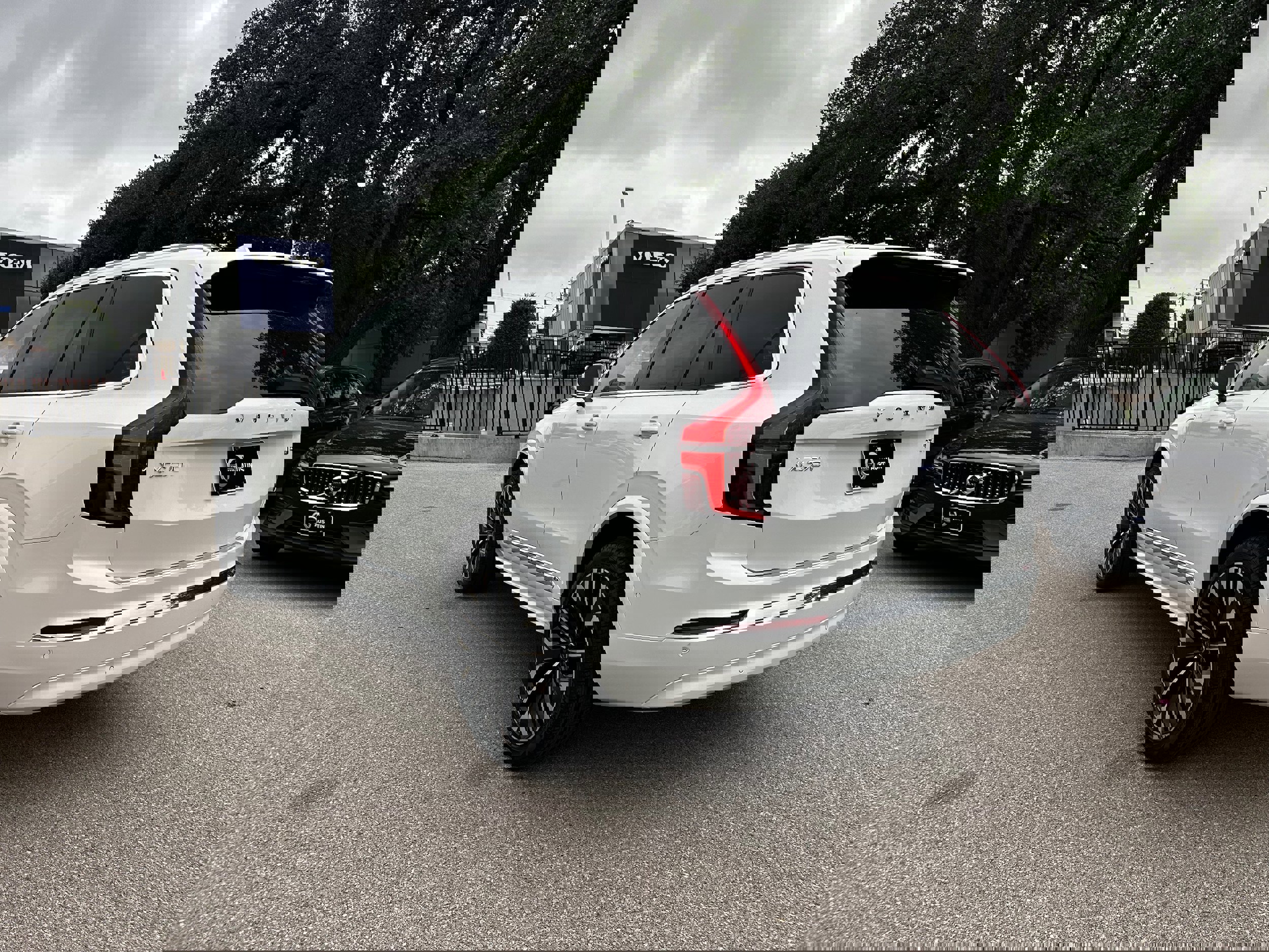 New 2025 Volvo XC90 T8 Plus w/ Protection Package Premier image 4