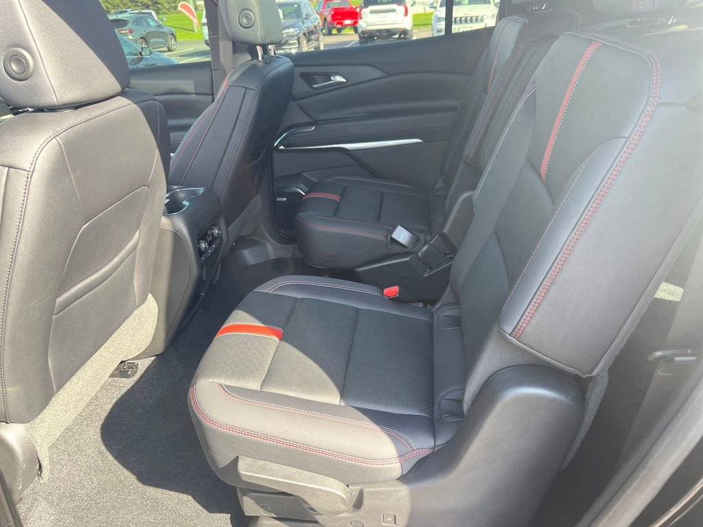 Used 2025 Chevrolet Traverse RS AWD/4WD image 27