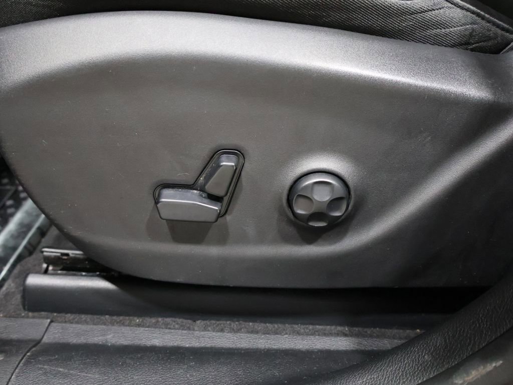 Used 2021 Jeep Cherokee Trailhawk image 12