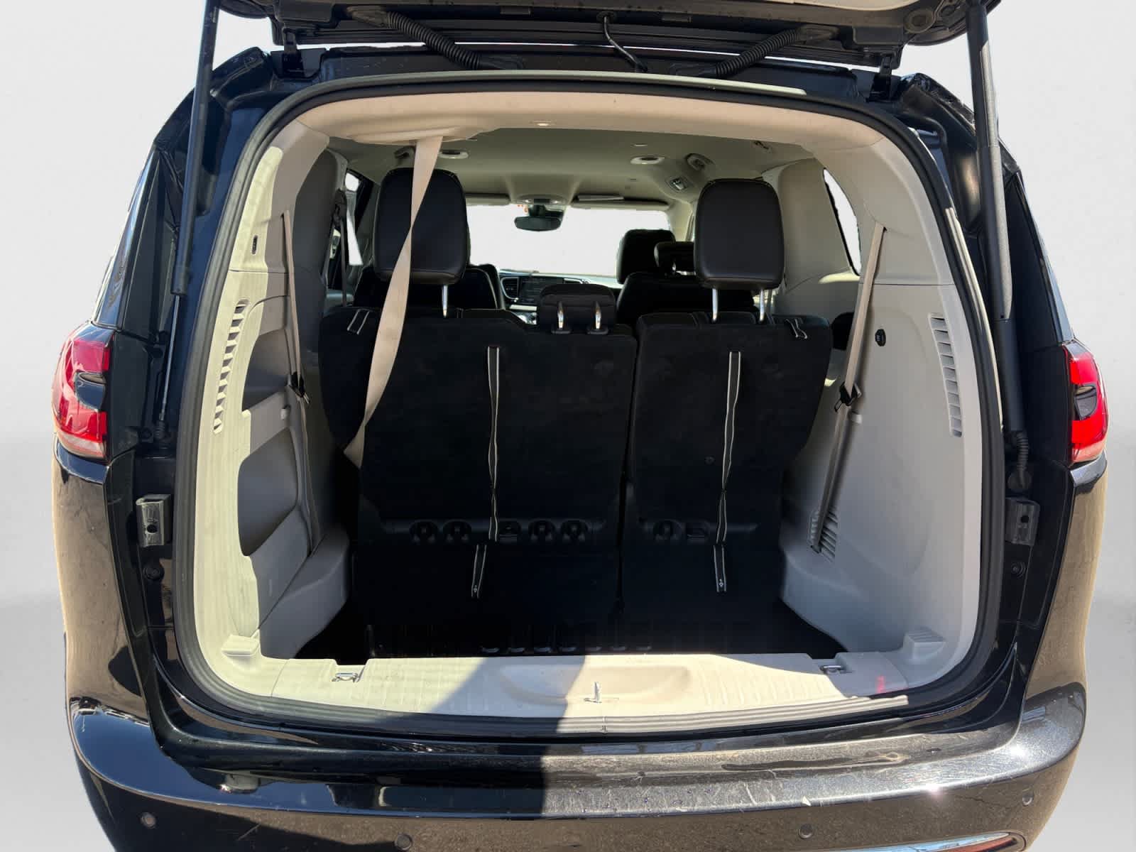 Used 2023 Chrysler Pacifica Touring-L FWD image 20