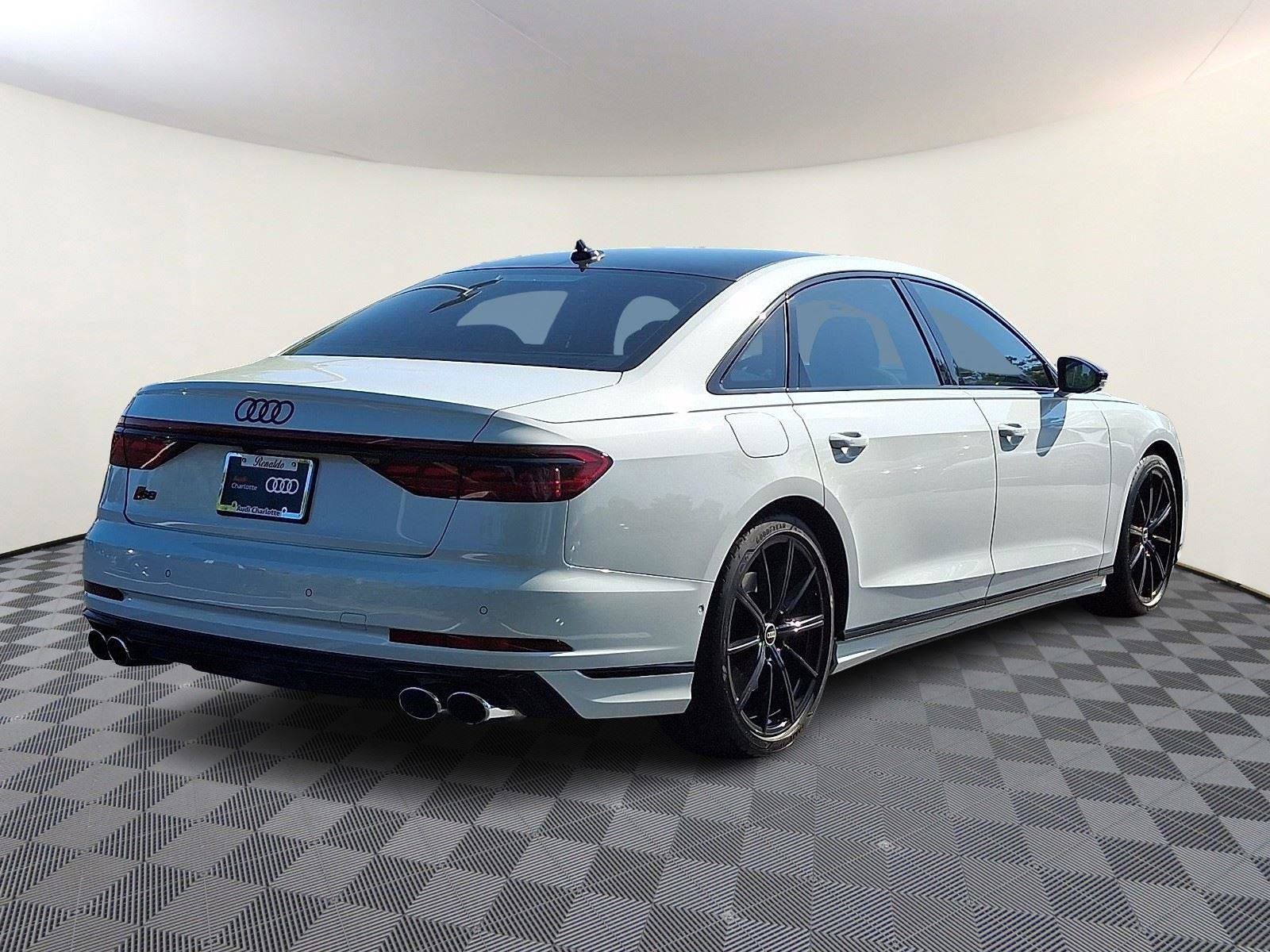 Used 2023 Audi S8 AWD/4WD image 6