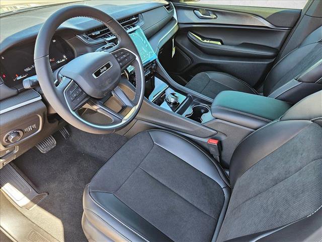 New 2025 Jeep Grand Cherokee L Altitude image 3