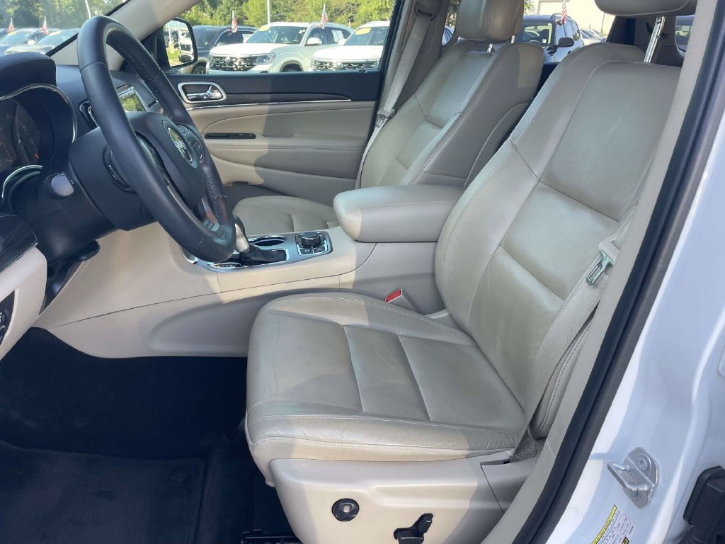 Used 2019 Jeep Grand Cherokee Limited AWD/4WD image 16