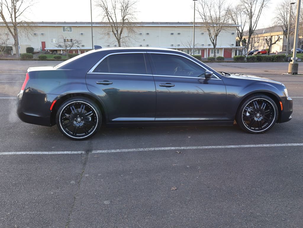Used 2016 Chrysler 300 Limited image 8