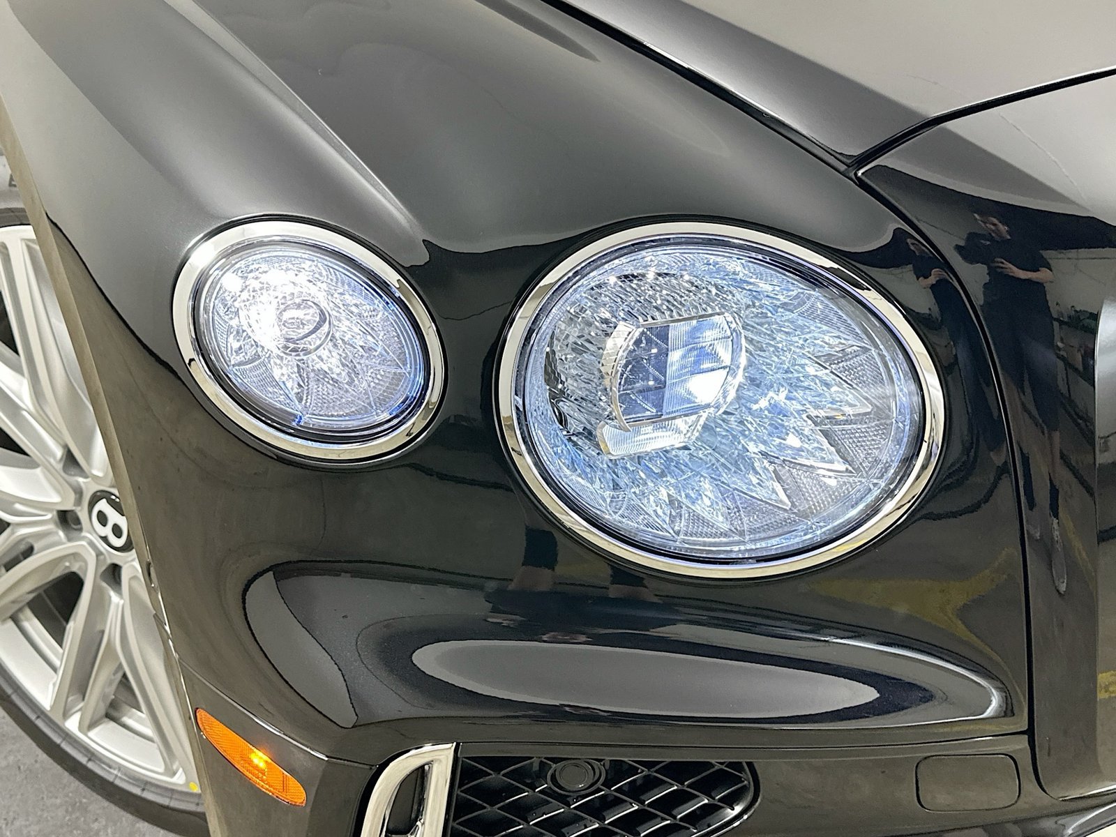 New 2026 Bentley Flying Spur V8 AWD/4WD image 13