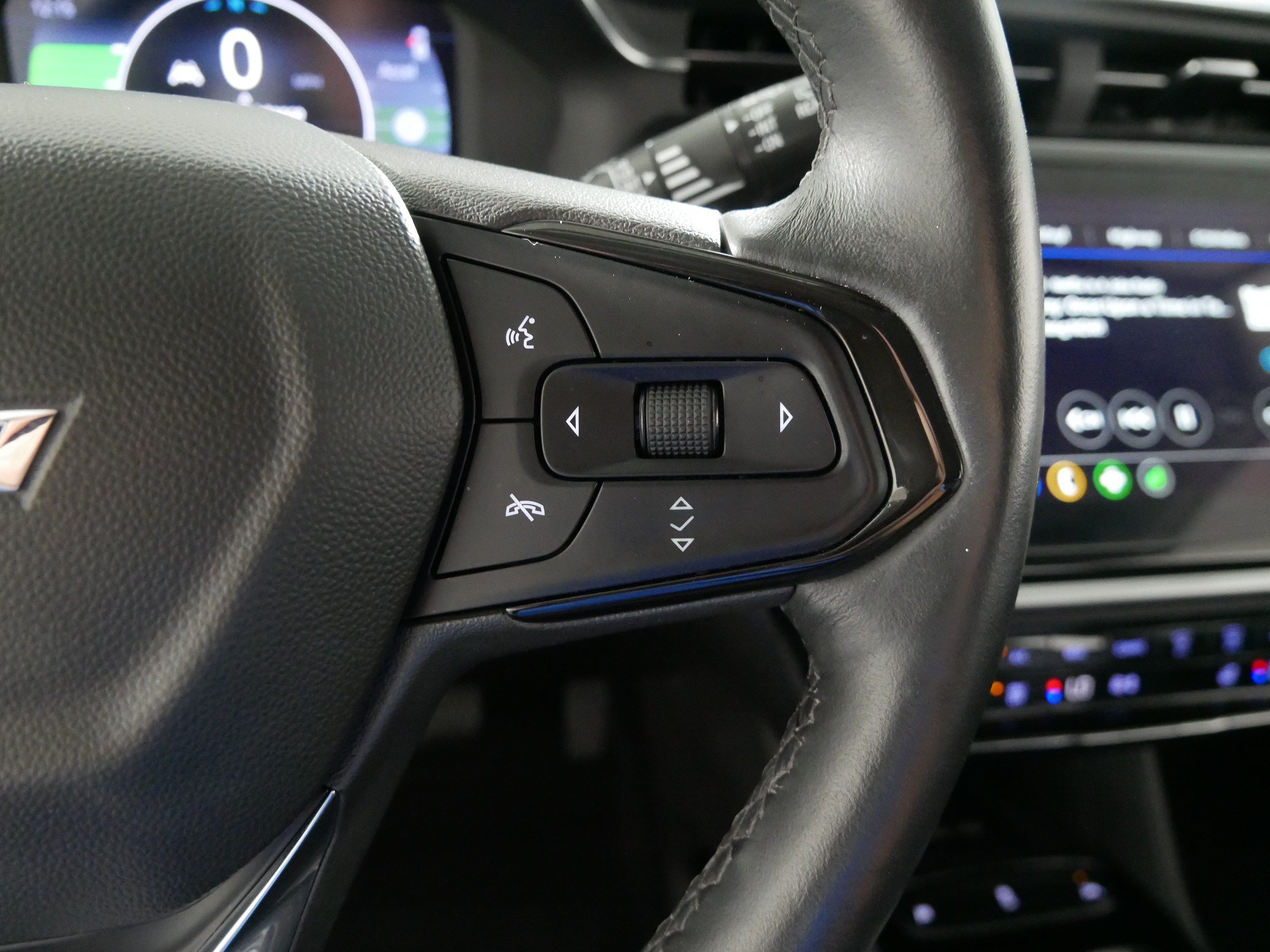 Used 2023 Chevrolet Bolt EUV LT w/ Convenience Package FWD image 28
