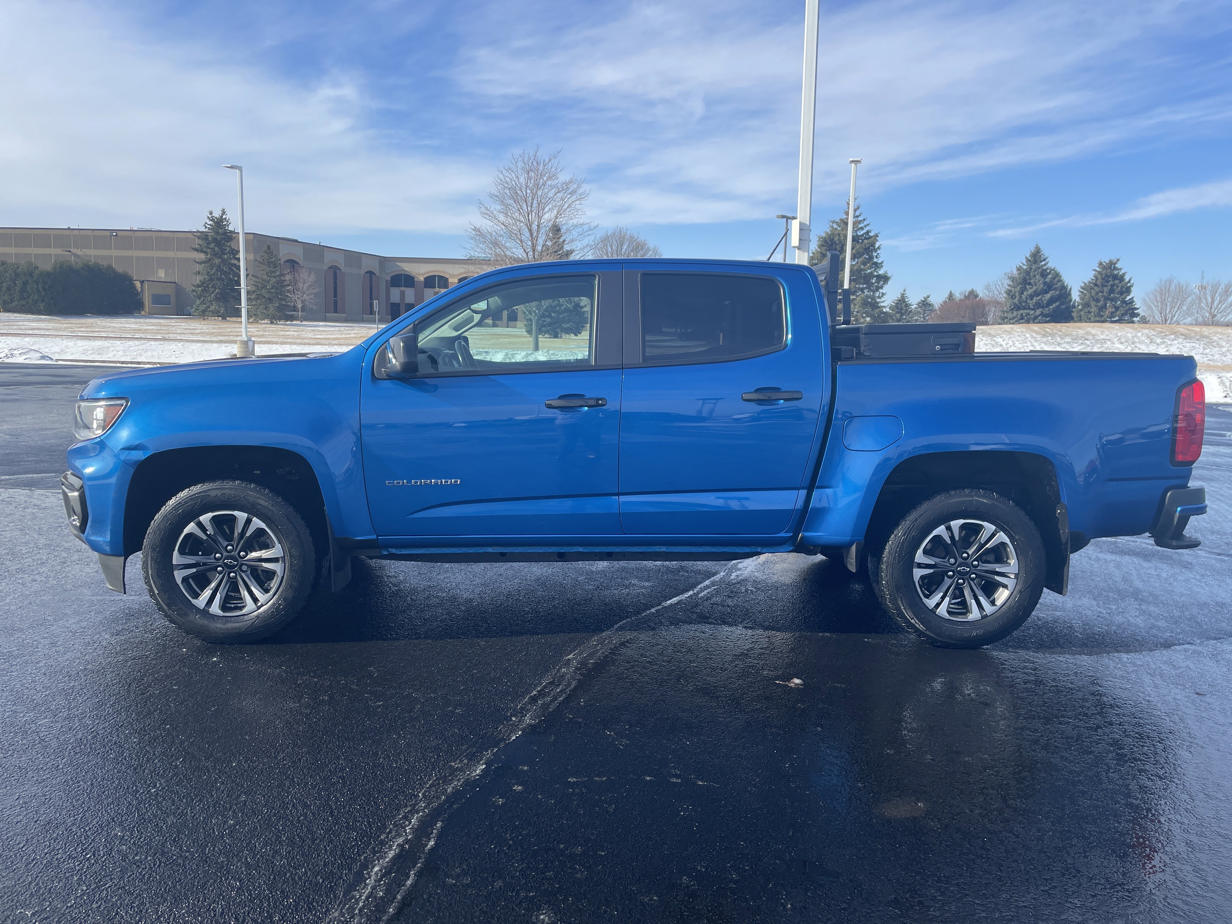 Used 2022 Chevrolet Colorado Z71 w/ Safety Package image 2