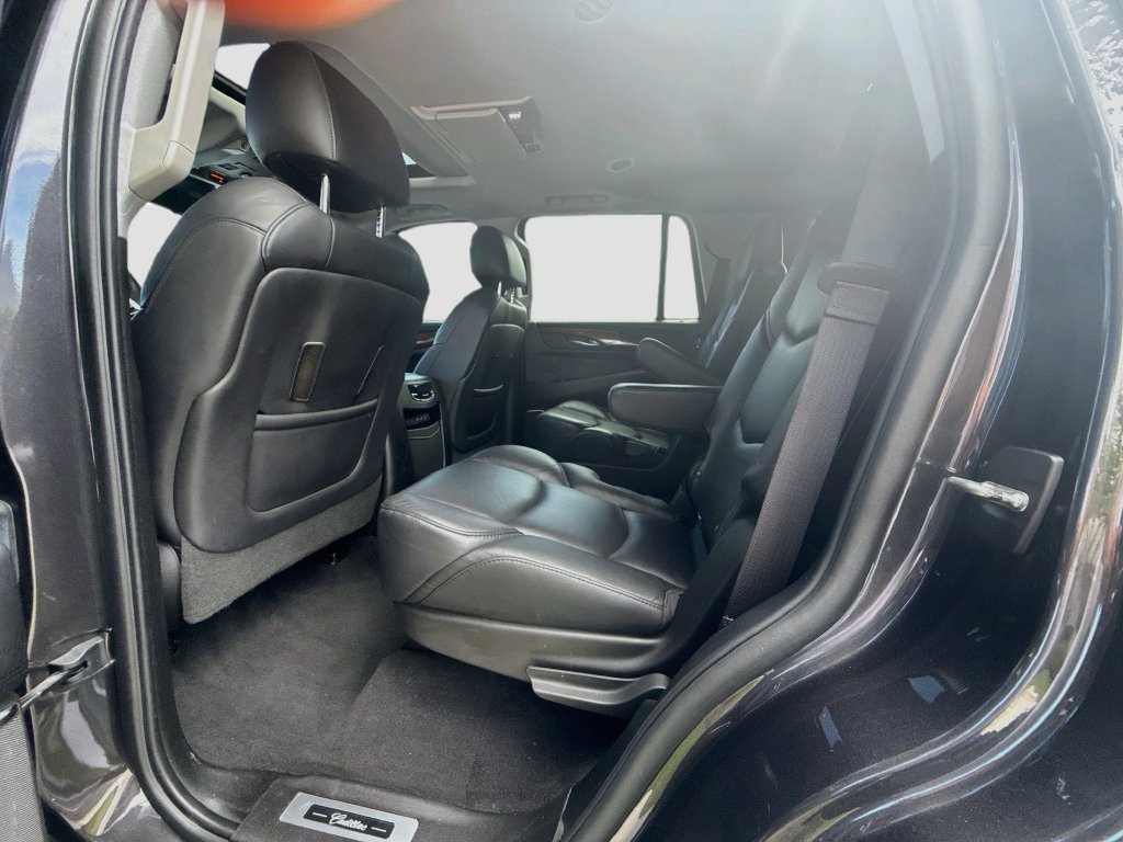 Used 2018 Cadillac Escalade Premium Luxury AWD/4WD image 27