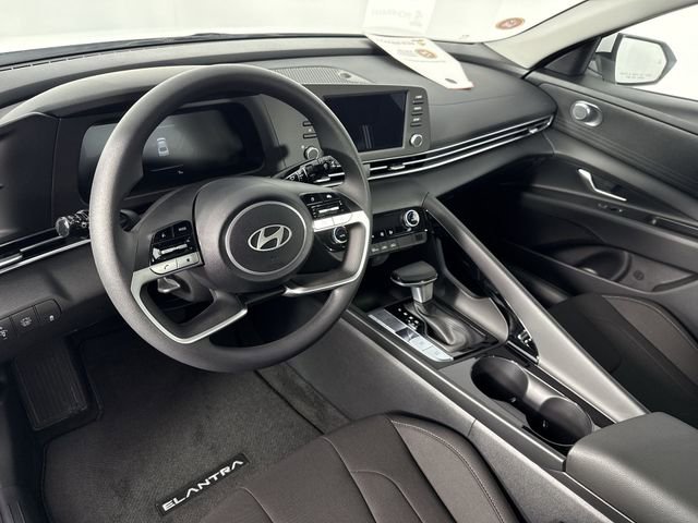 Used 2025 Hyundai Elantra Hybrid FWD image 20