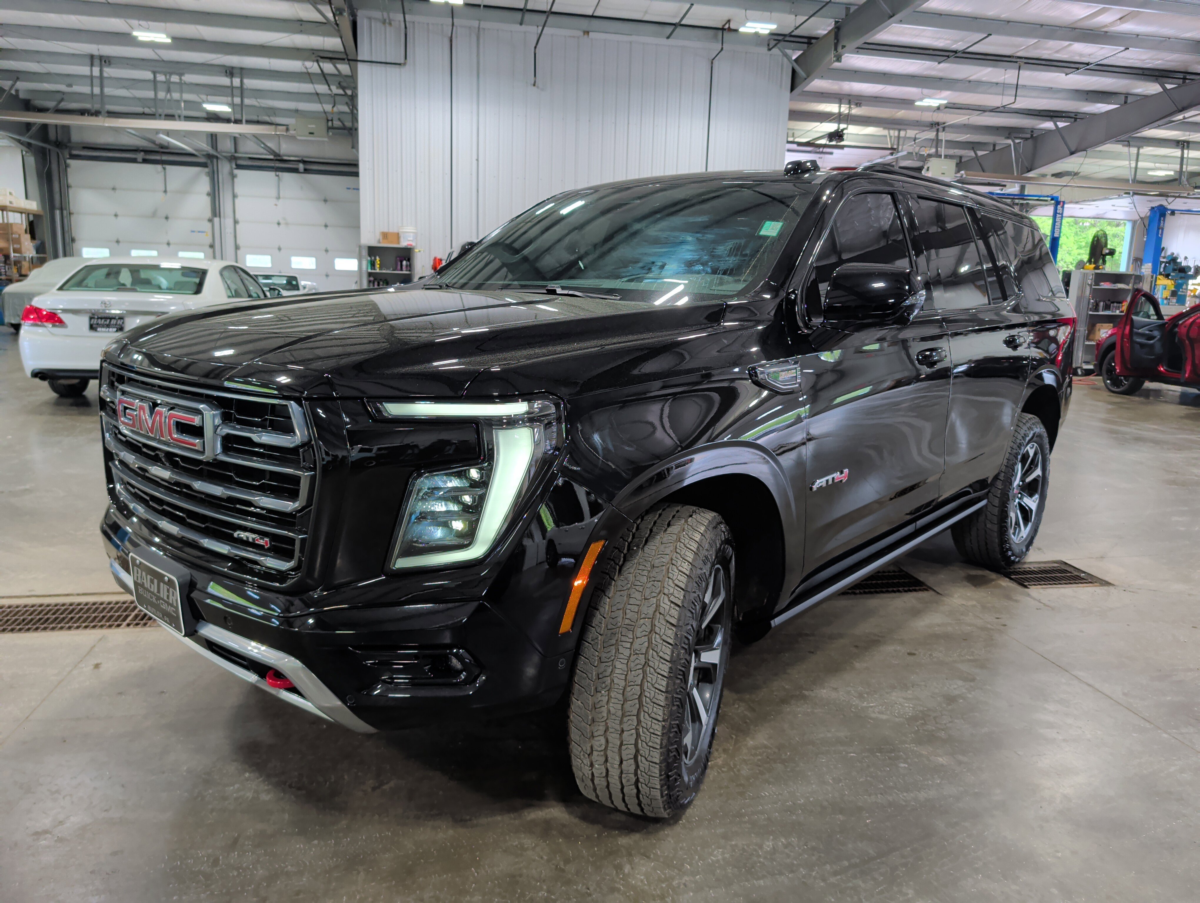 Used 2025 GMC Yukon AT4 w/ AT4 Premium Package AWD/4WD image 6