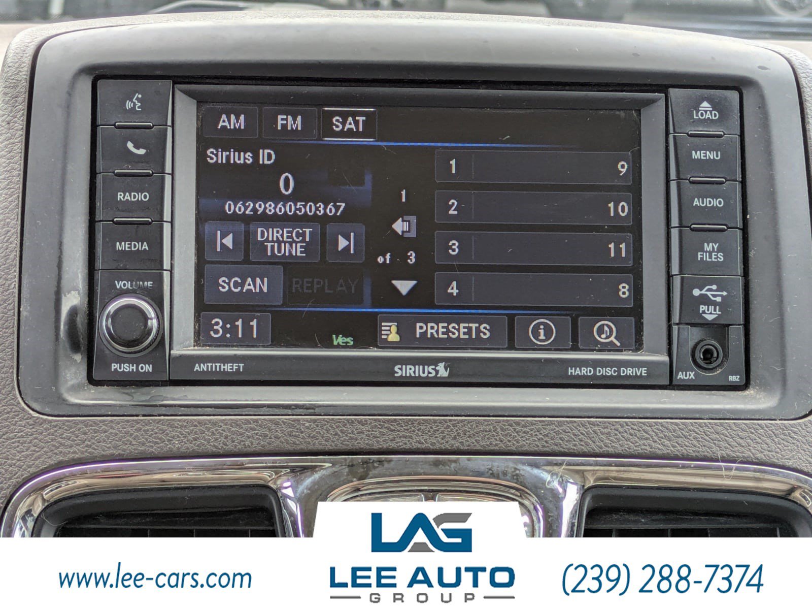 Used 2014 Chrysler Town & Country Touring w/ Driver Convenience Group FWD image 17