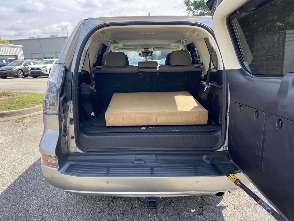 Used 2020 Lexus GX 460 Premium w/ Premium Package AWD/4WD image 10