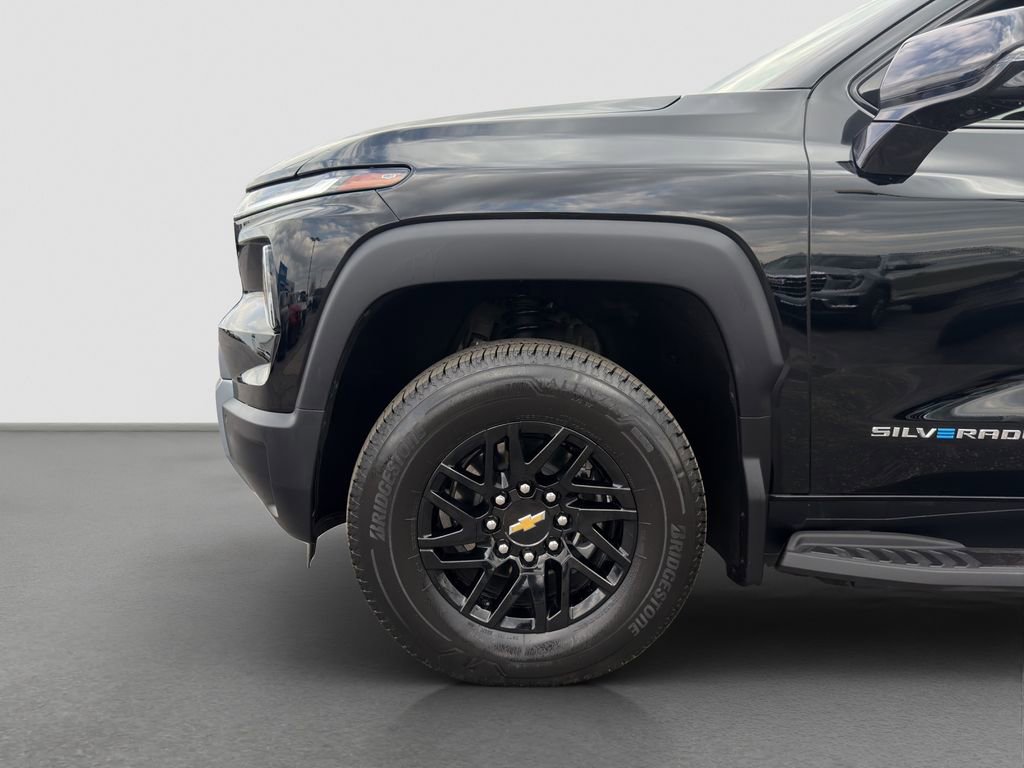 Used 2025 Chevrolet Silverado EV LT image 22