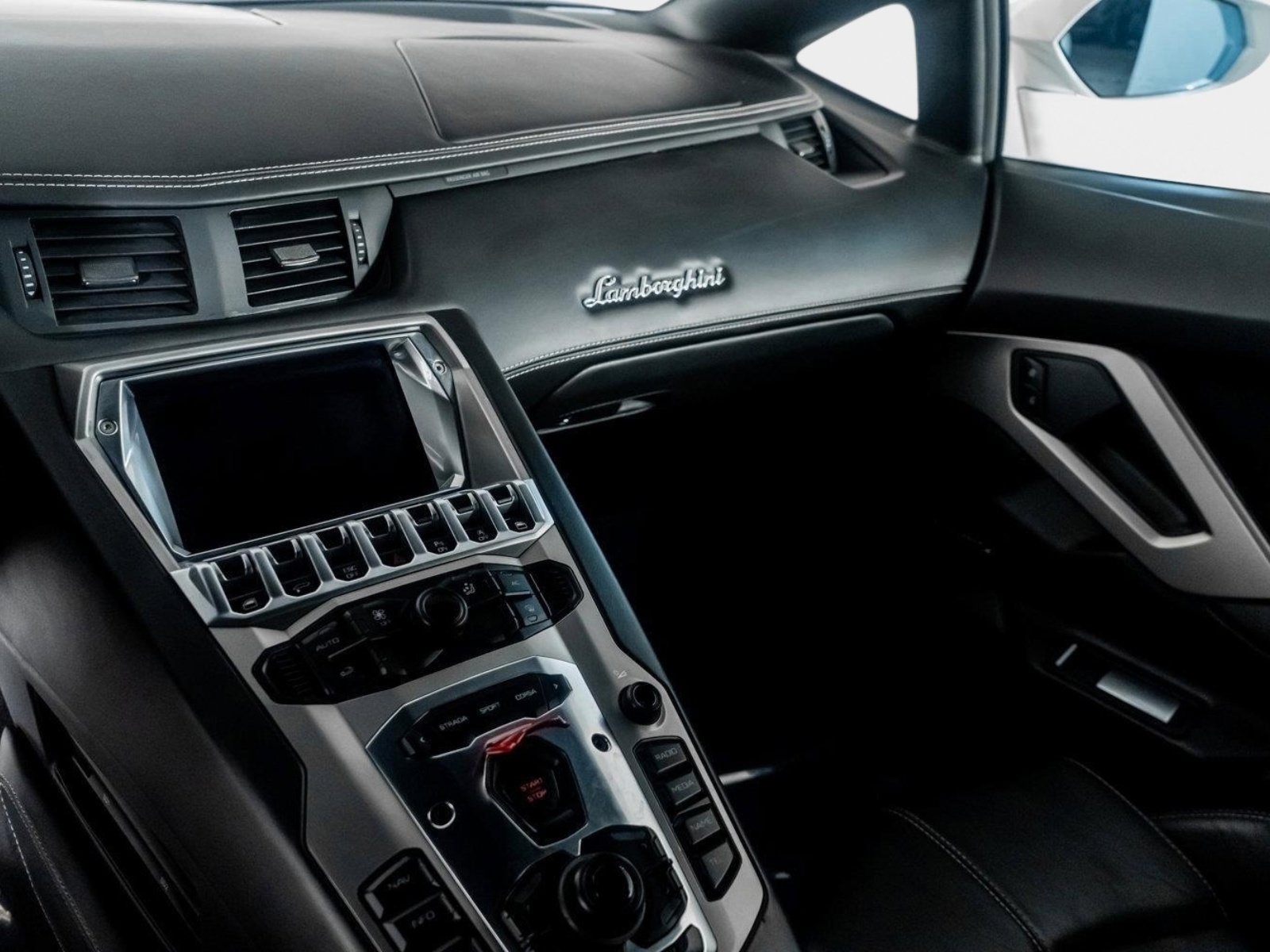 Used 2015 Lamborghini Aventador LP 700-4 image 43