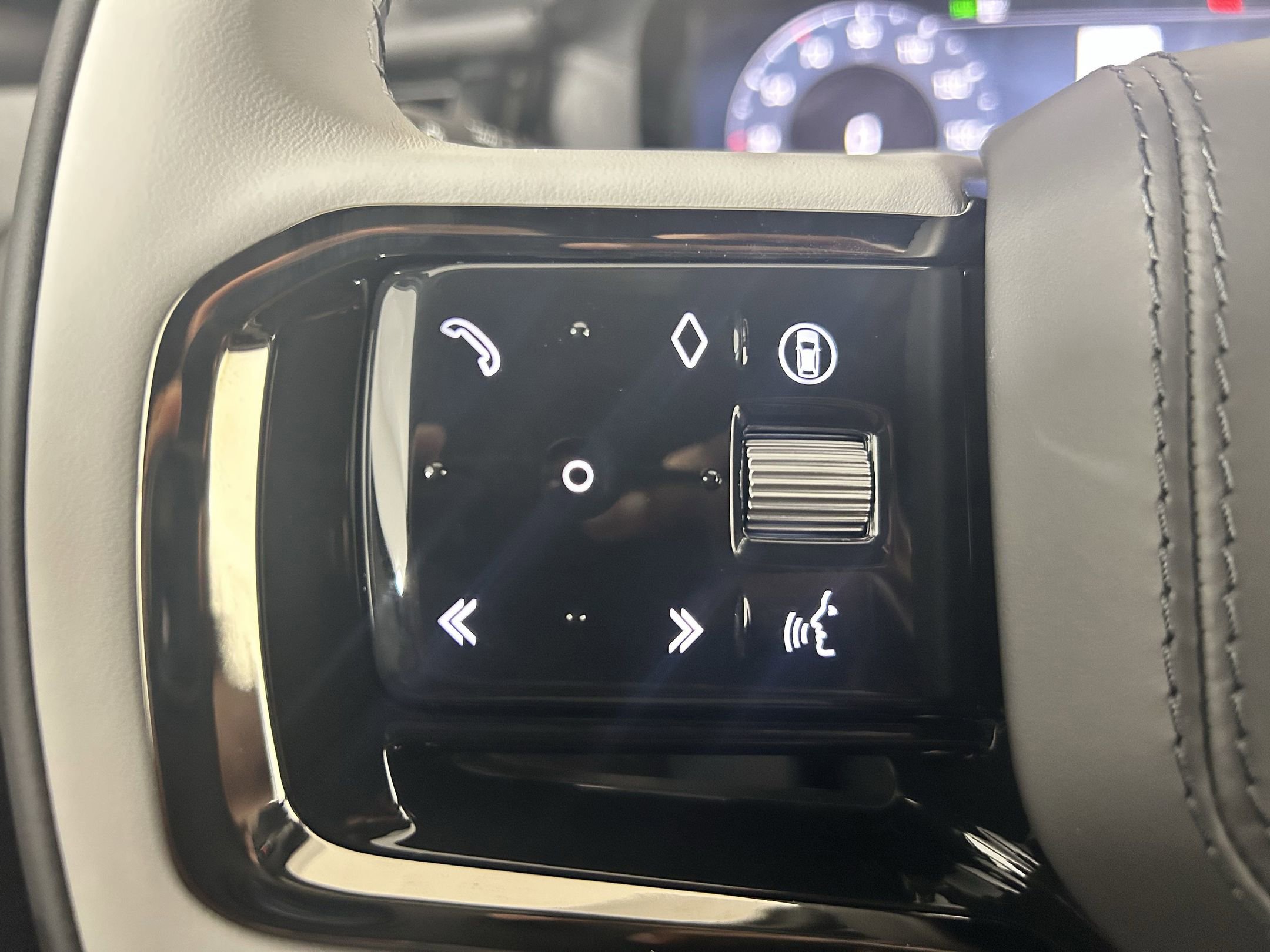 New 2026 Land Rover Range Rover Velar Dynamic SE image 15