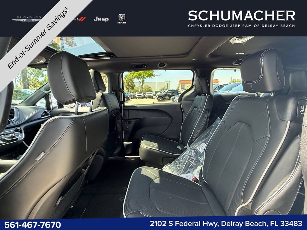 New 2027 Chrysler Pacifica Limited FWD image 13