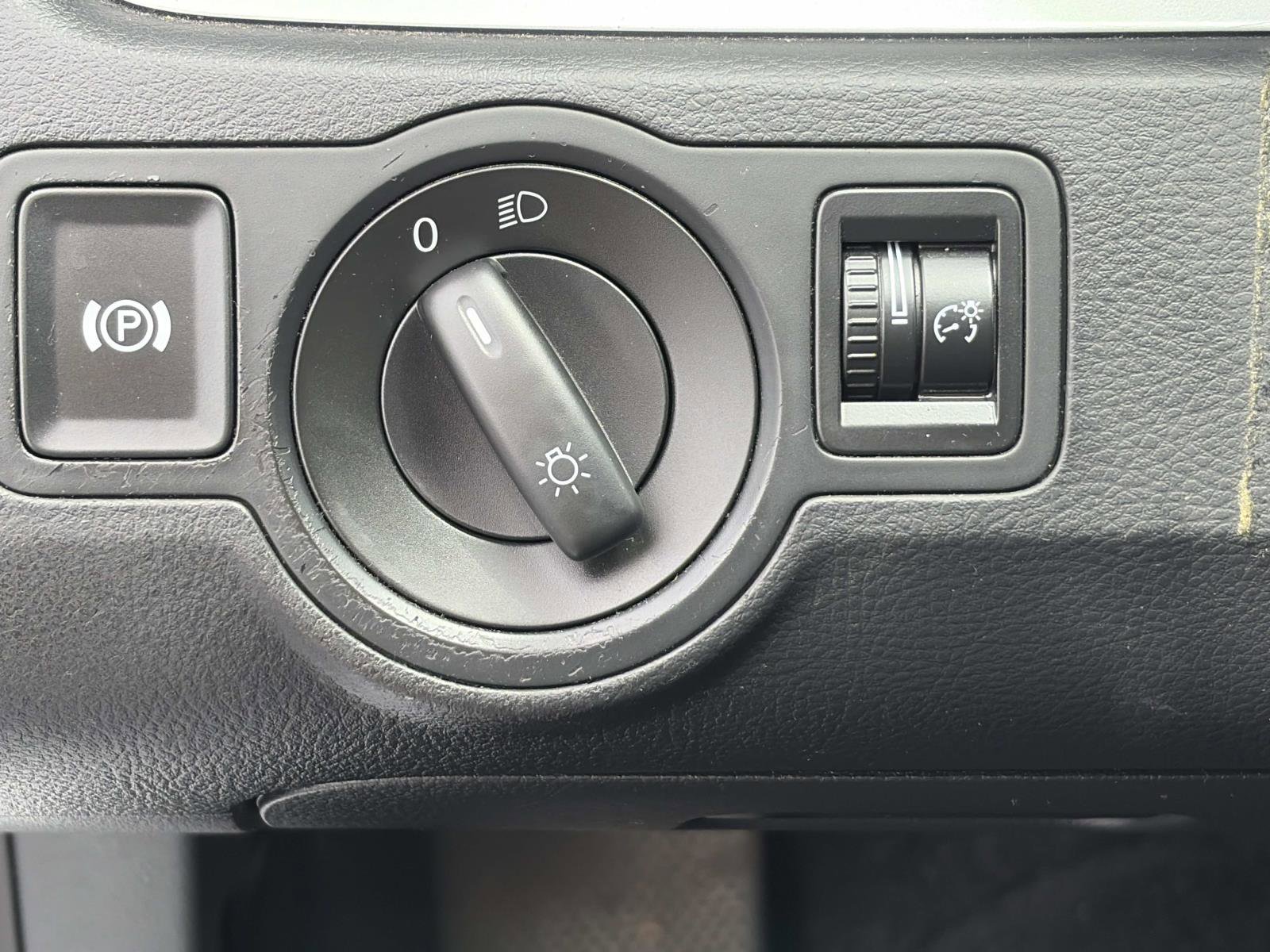 Used 2009 Volkswagen Passat Komfort FWD image 22