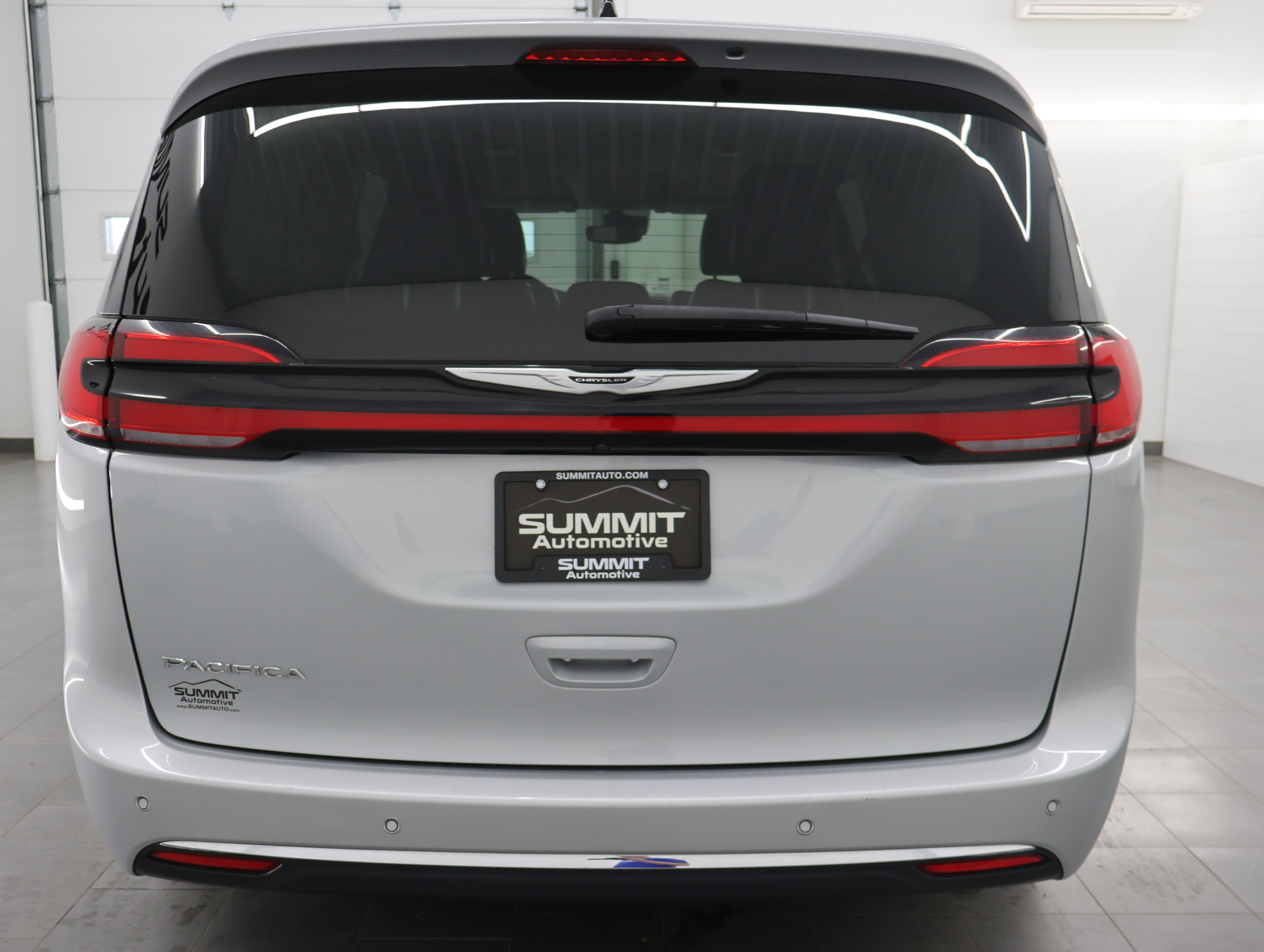 Used 2024 Chrysler Pacifica Touring-L FWD image 25