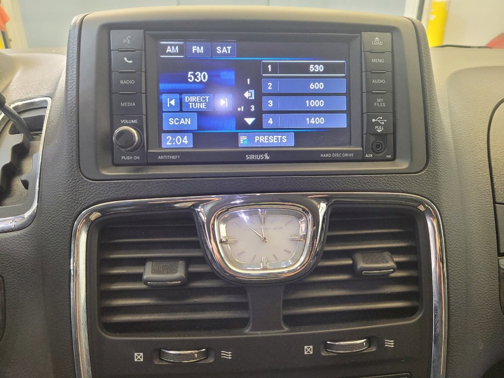 Used 2016 Chrysler Town & Country Touring FWD image 25