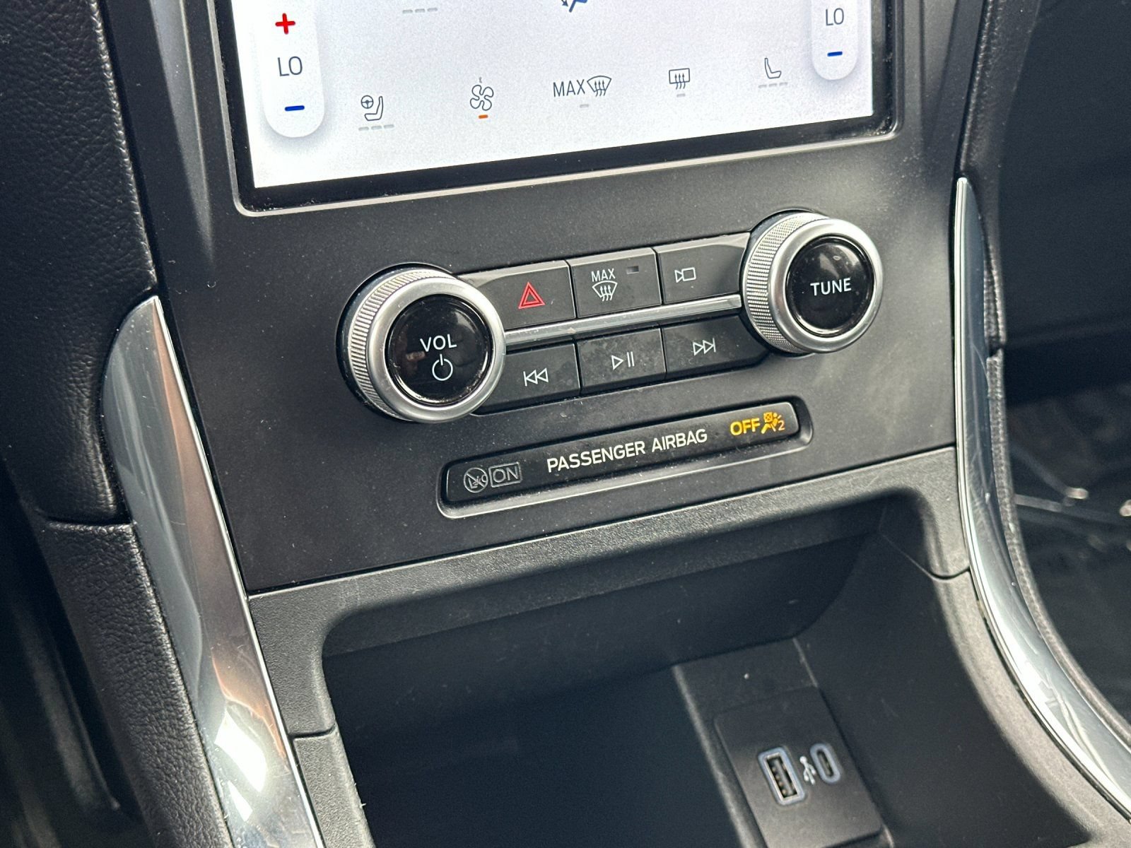 Used 2024 Ford Edge Titanium AWD/4WD image 18