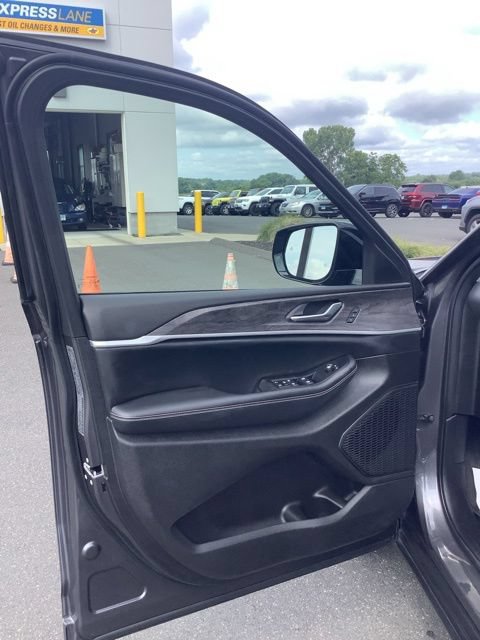 Certified 2023 Jeep Grand Cherokee L Limited AWD/4WD image 22