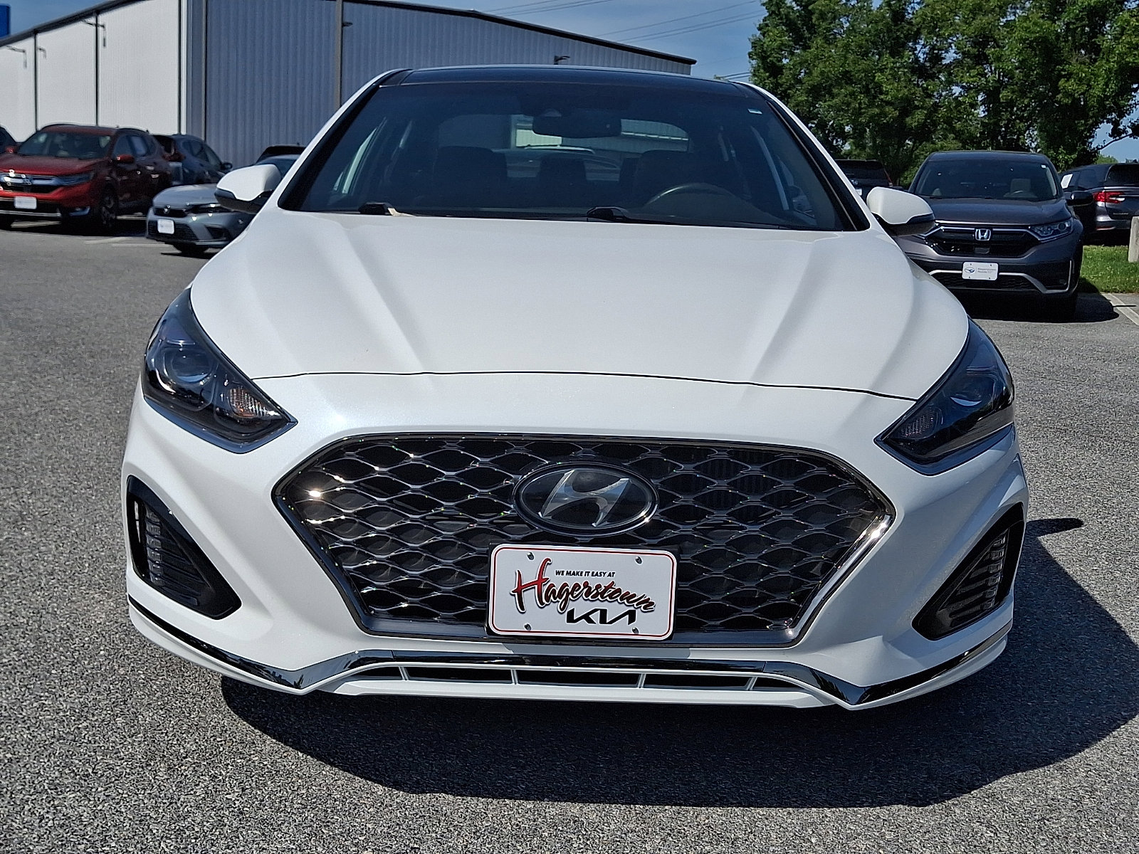 Used 2019 Hyundai Sonata Limited w/ Cargo Package FWD image 2