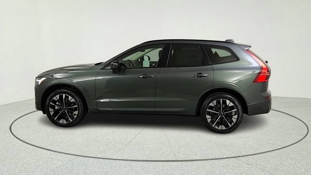 New 2026 Volvo XC60 B5 Plus w/ Protection Package AWD/4WD image 4