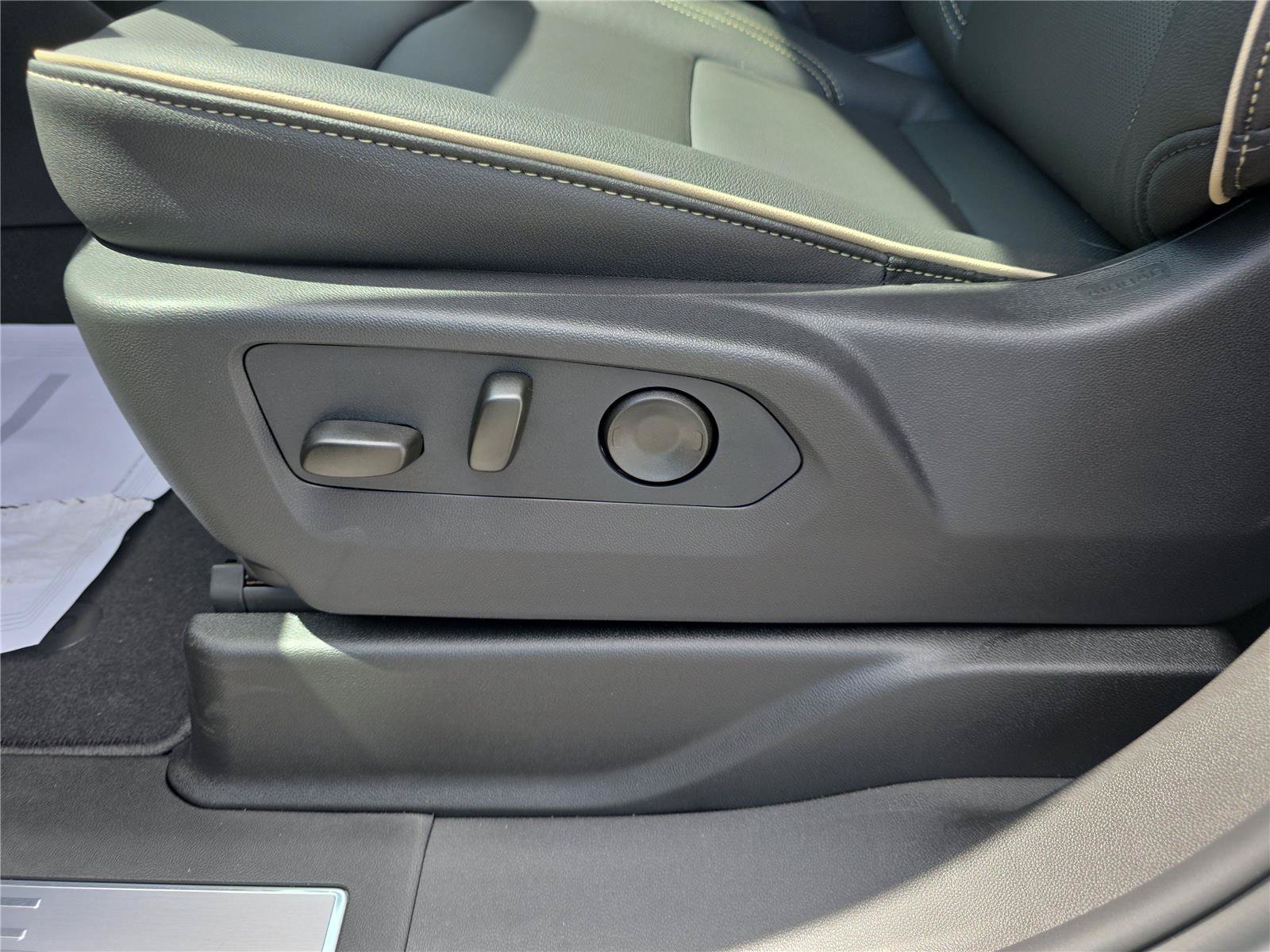New 2026 GMC Yukon XL Elevation RWD image 12