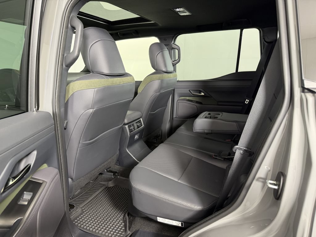 Used 2025 Lexus GX 550 AWD/4WD image 19