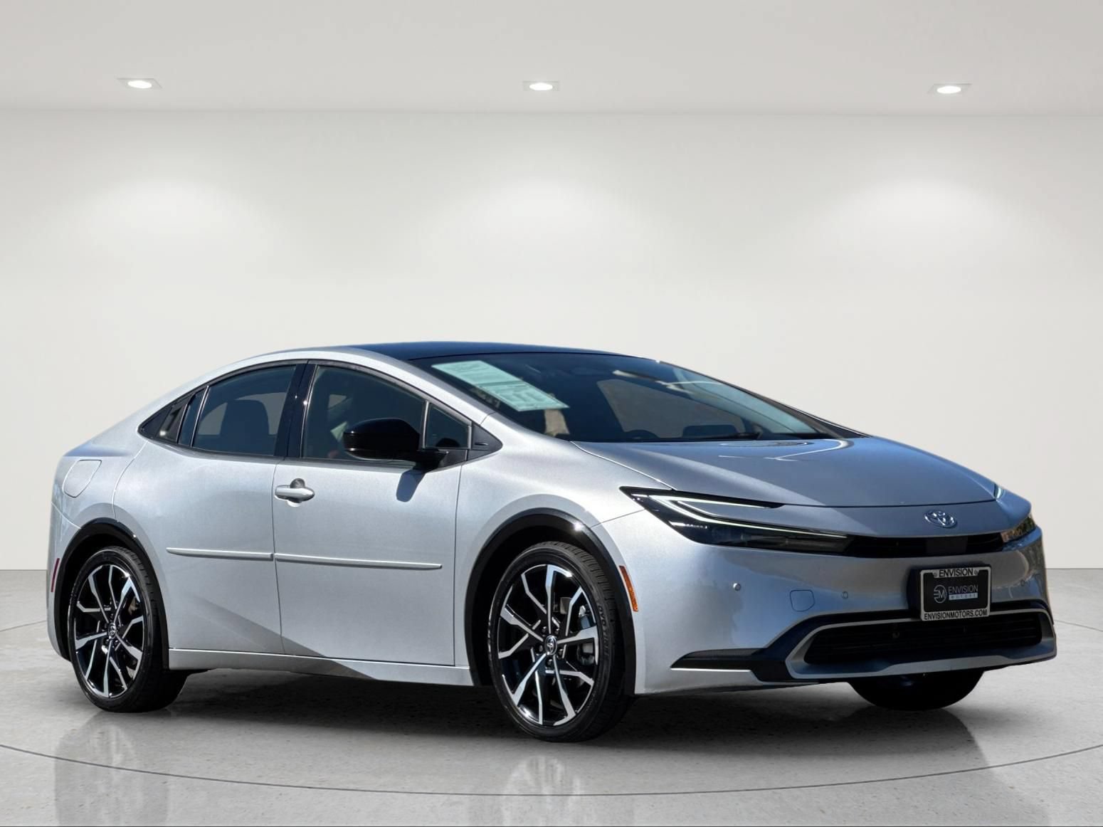 Used 2025 Toyota Prius Plug-In Hybrid FWD image 8