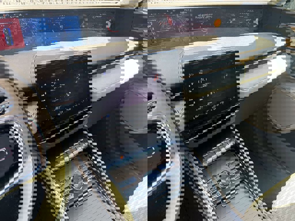 Used 2025 Lincoln Nautilus Reserve AWD/4WD image 22