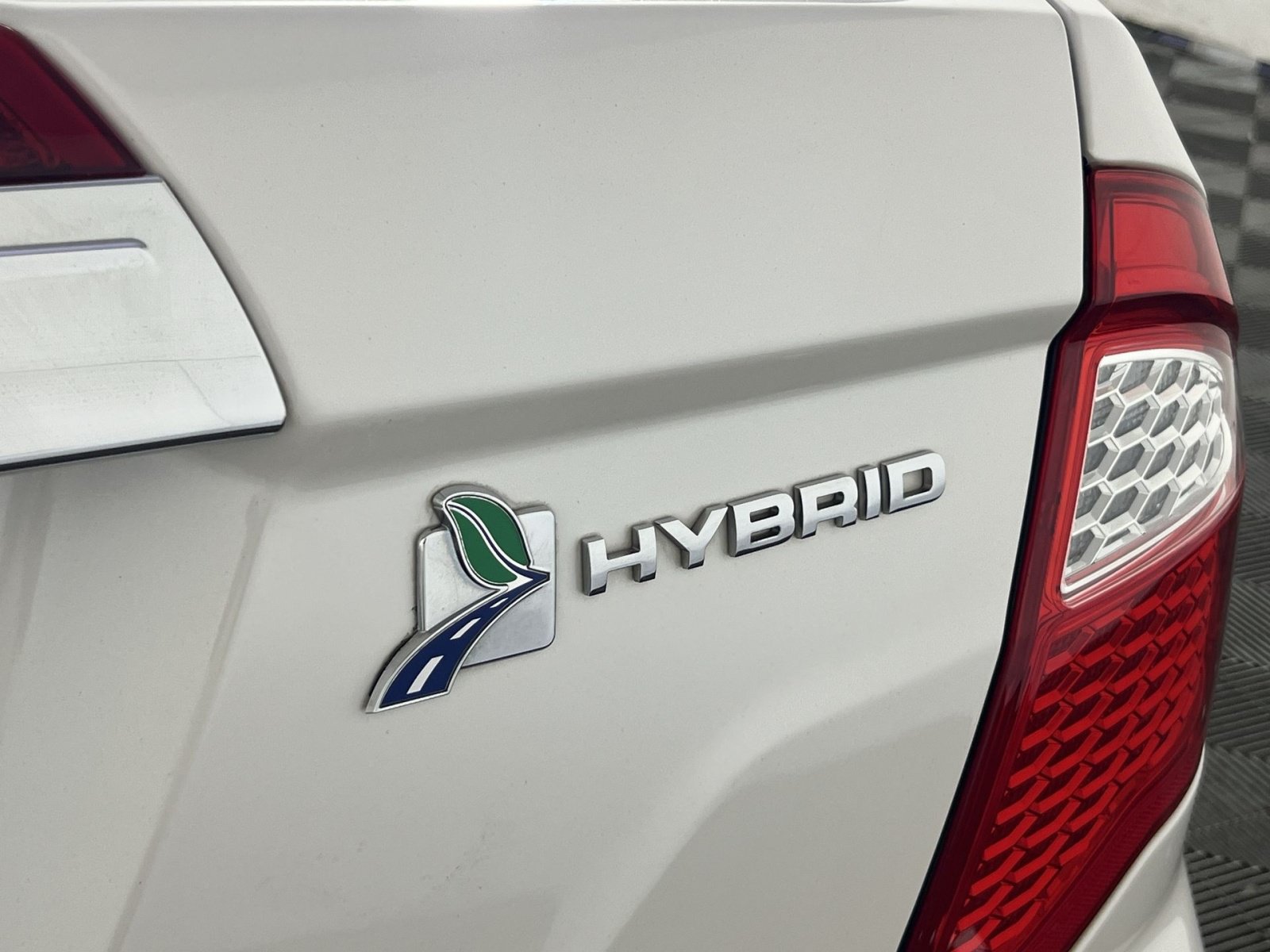 Used 2012 Ford Fusion Hybrid FWD image 26