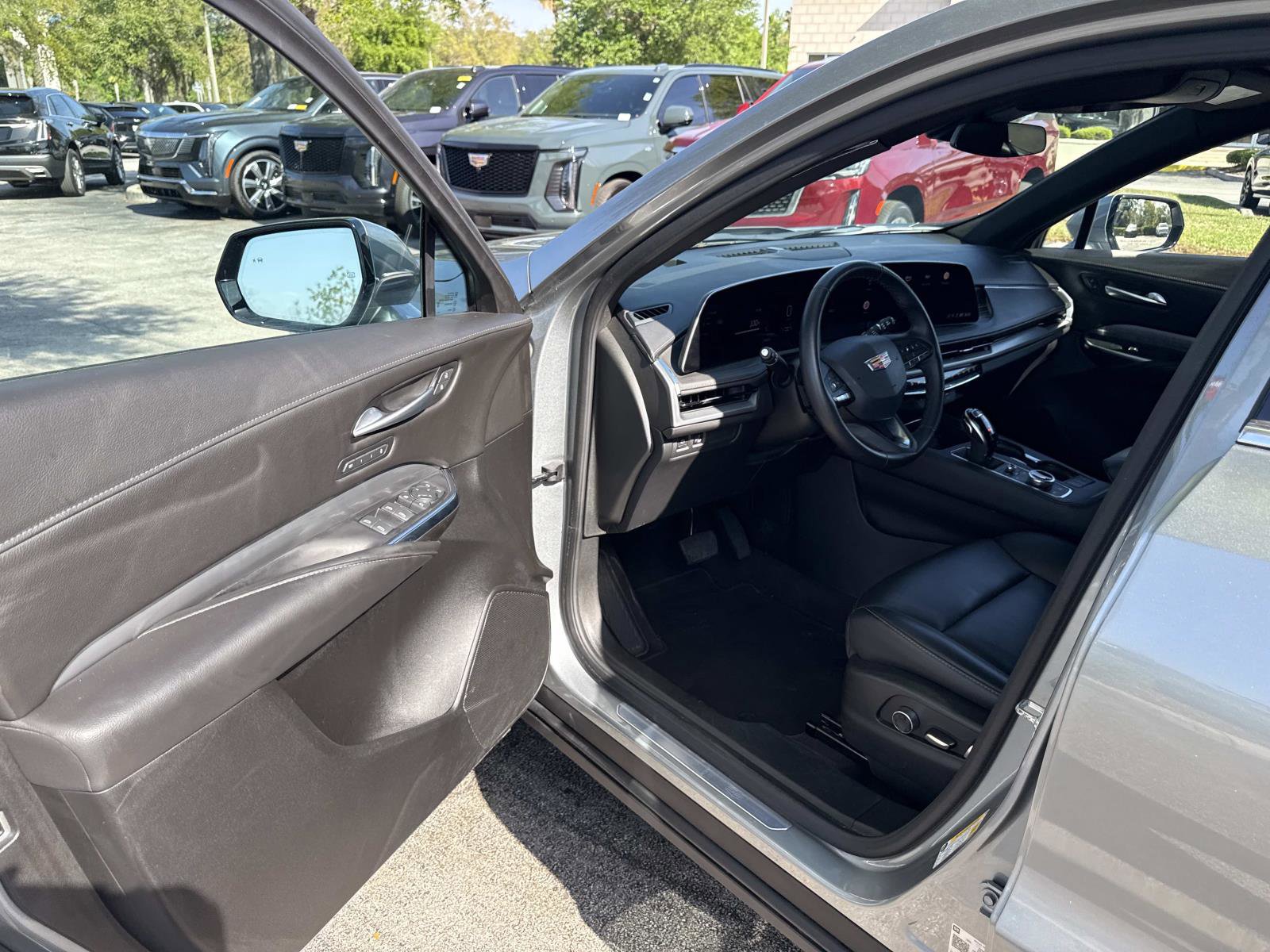 Used 2025 Cadillac XT4 Premium Luxury FWD image 18