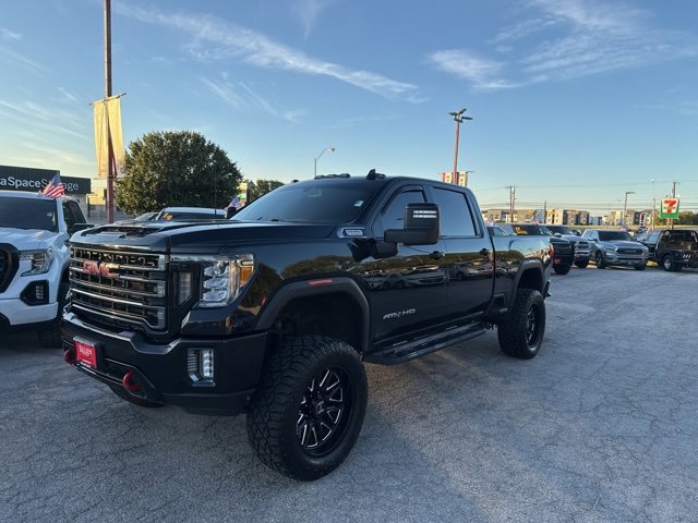 Used 2023 GMC Sierra 2500 AT4 image 2