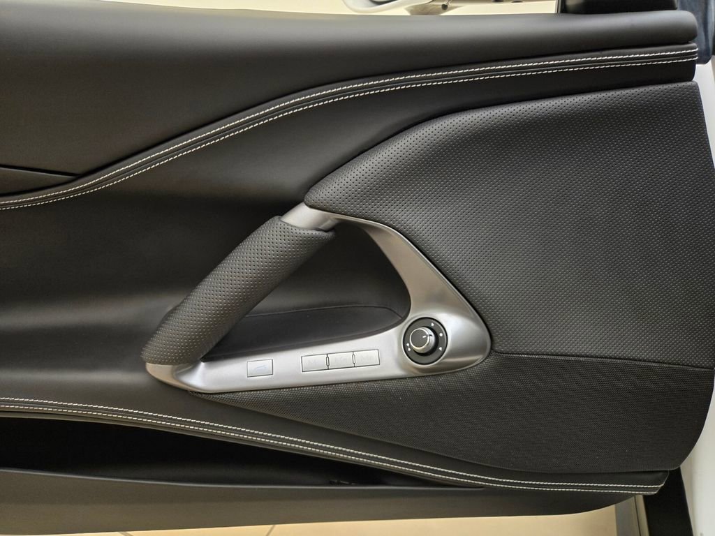 Used 2022 Ferrari 812 GTS image 31