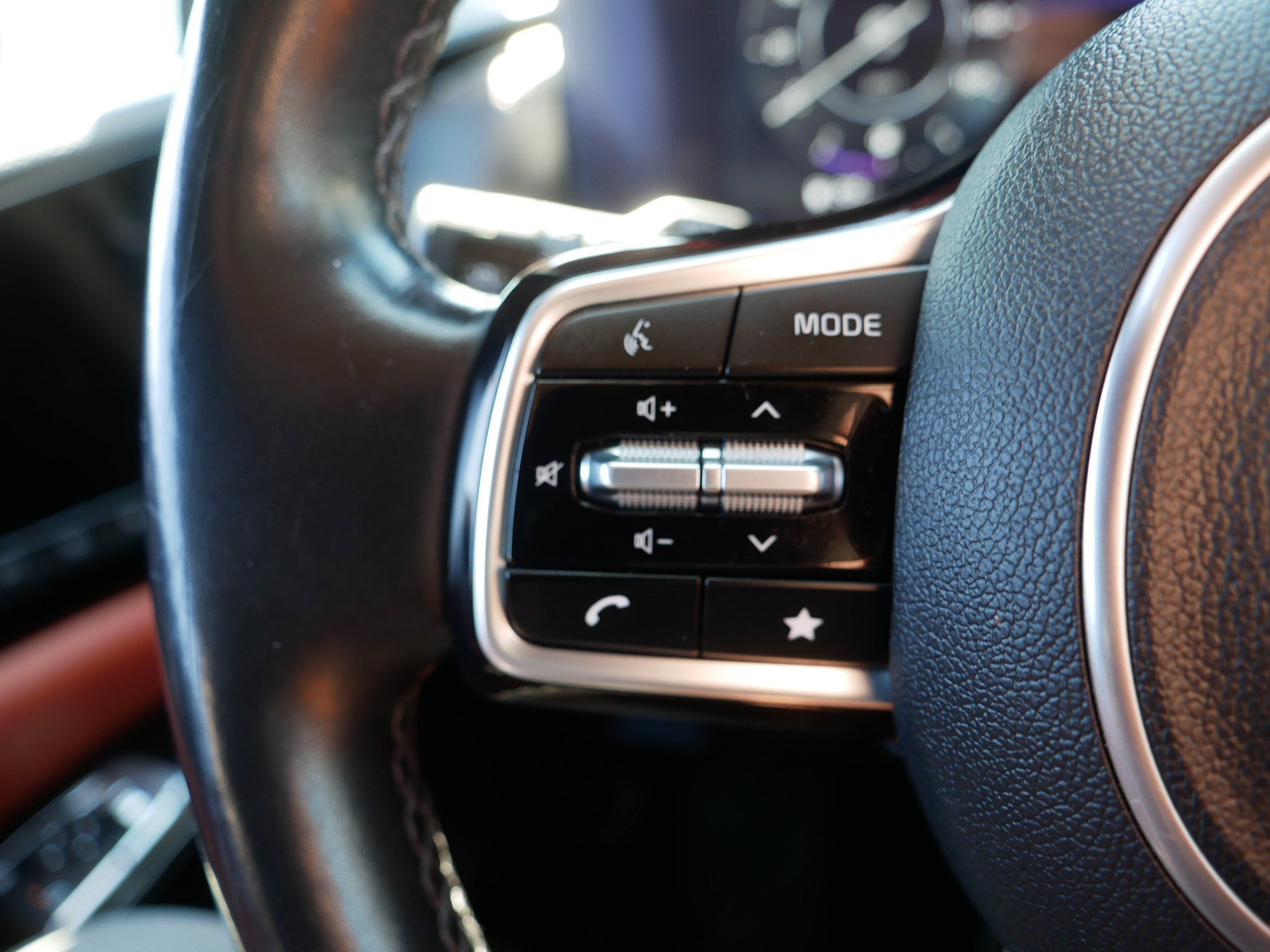 Certified 2022 Kia Carnival SX Prestige image 28