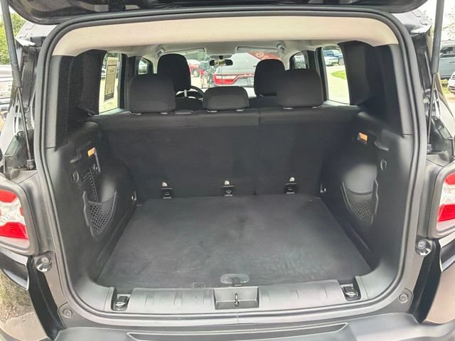 Used 2016 Jeep Renegade Sport w/ Power & Air Group FWD image 12
