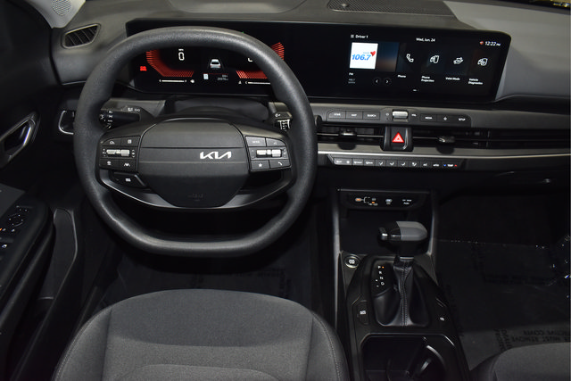 Used 2025 Kia K4 FWD image 25