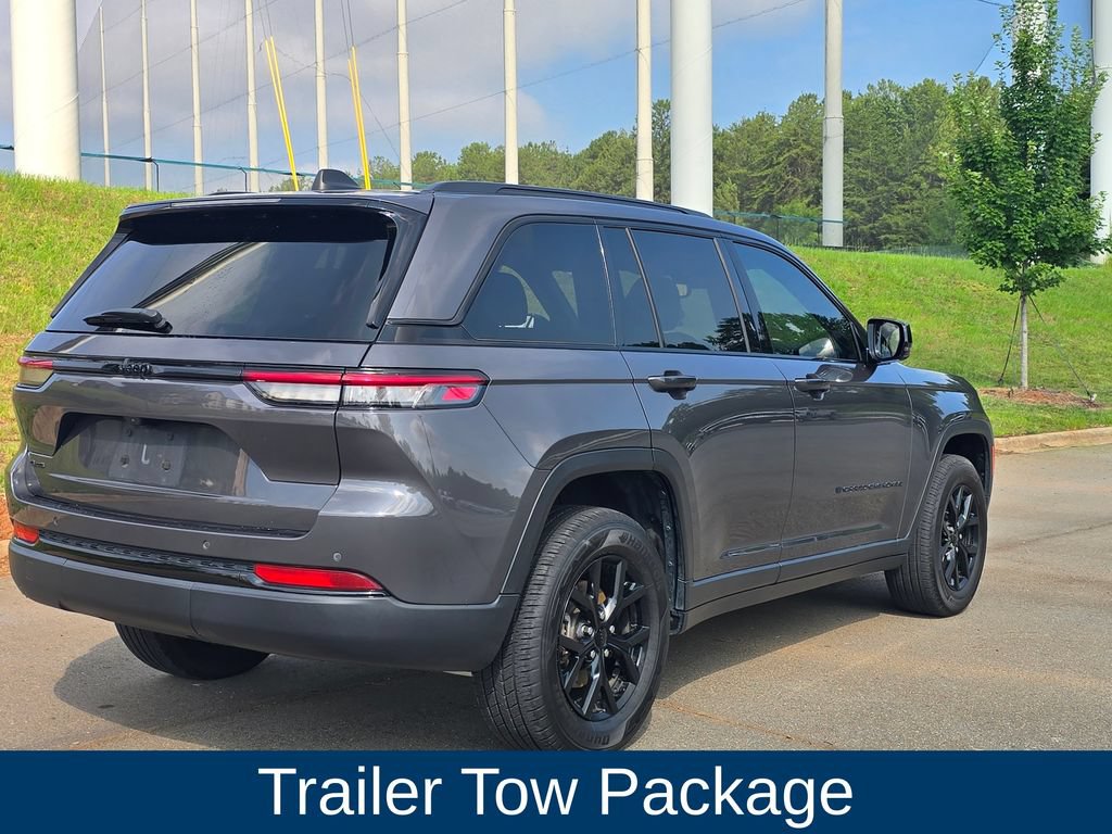 Used 2024 Jeep Grand Cherokee Altitude AWD/4WD image 3